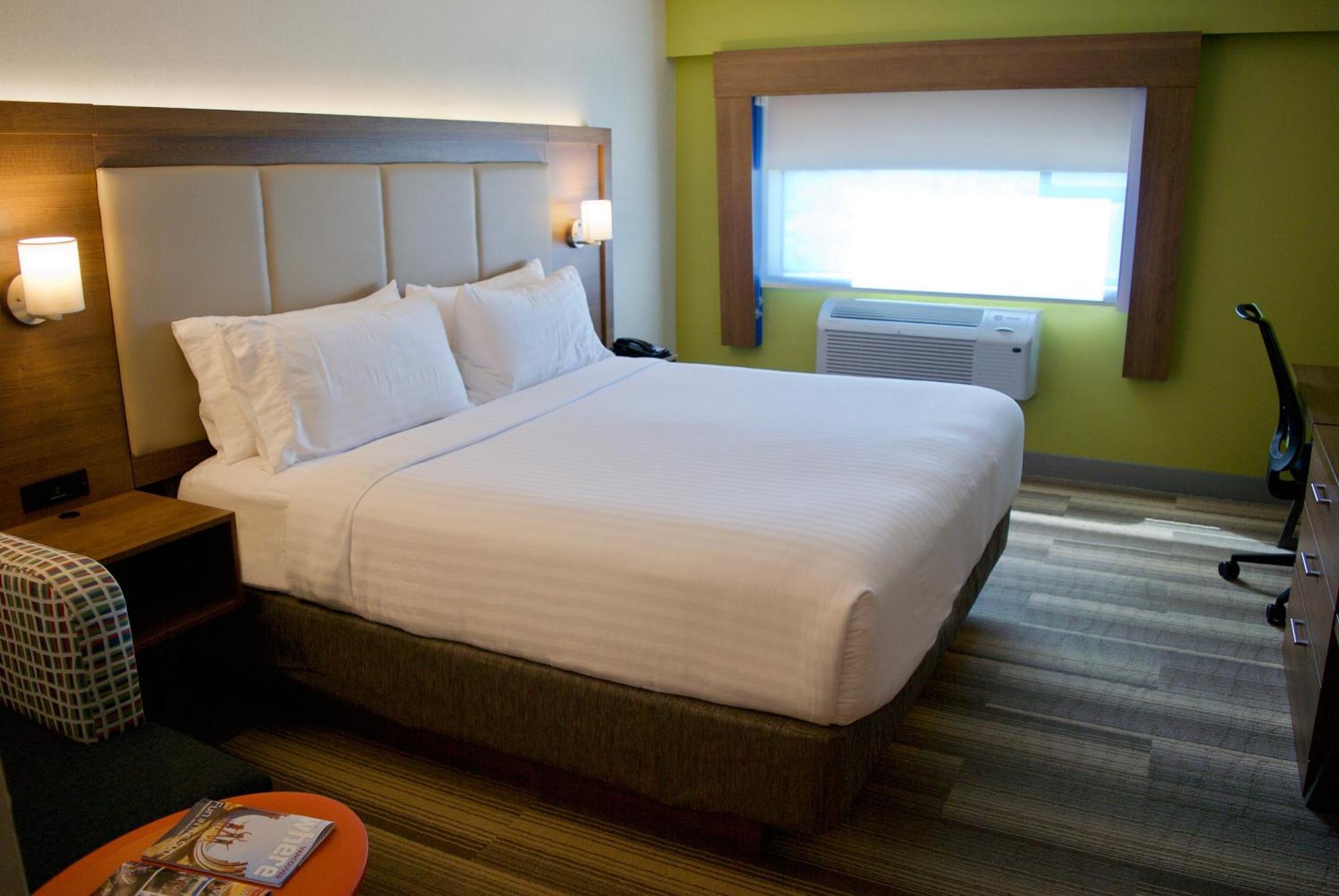 Hotel Express Vancouver Airport-richmond By Ihg