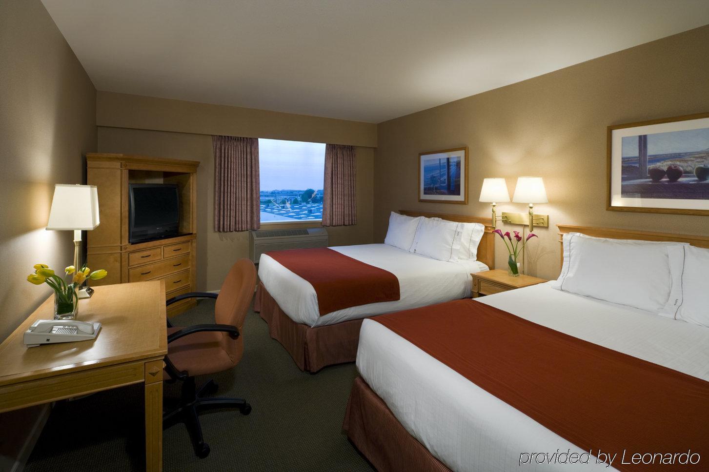 Hotel Express Vancouver Airport-richmond By Ihg